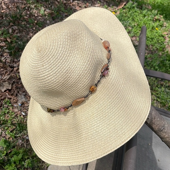 Sun Hat- like new! - Picture 2 of 7